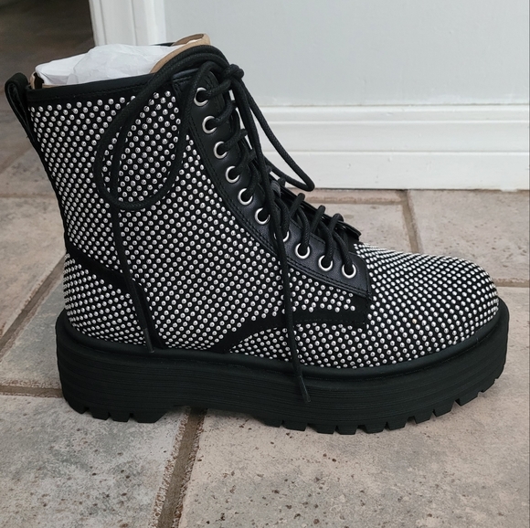 🤑SOLD🤑Gianni Bini non-Stop Studded Chunky Lug Sole Platform Booties - Picture 10 of 15